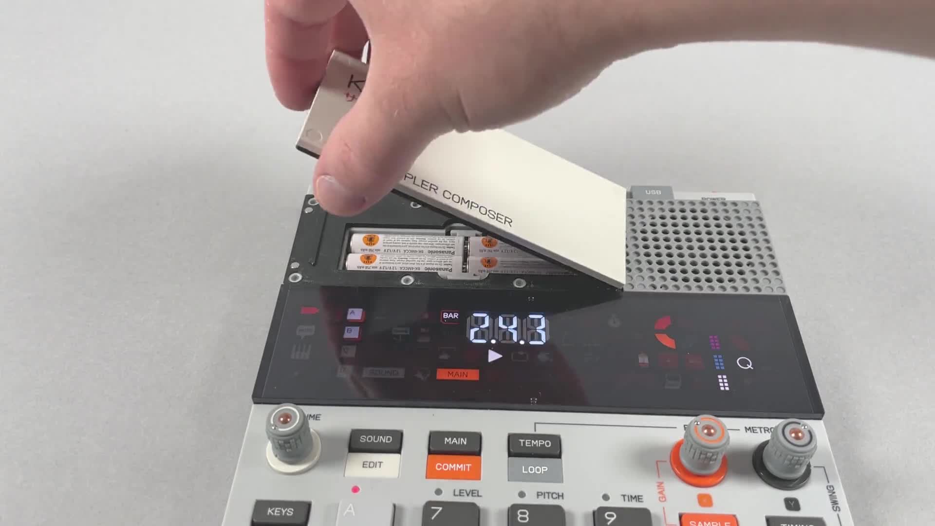 MAGNETIC! HATCH! a Magnetic Battery Door Adapter for Teenage