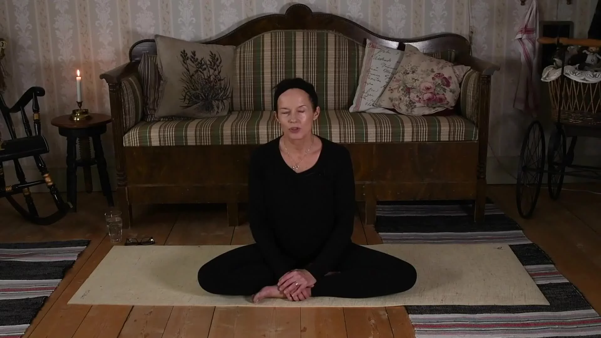 En yogasnabbis som lugnar kroppen och sinnet.