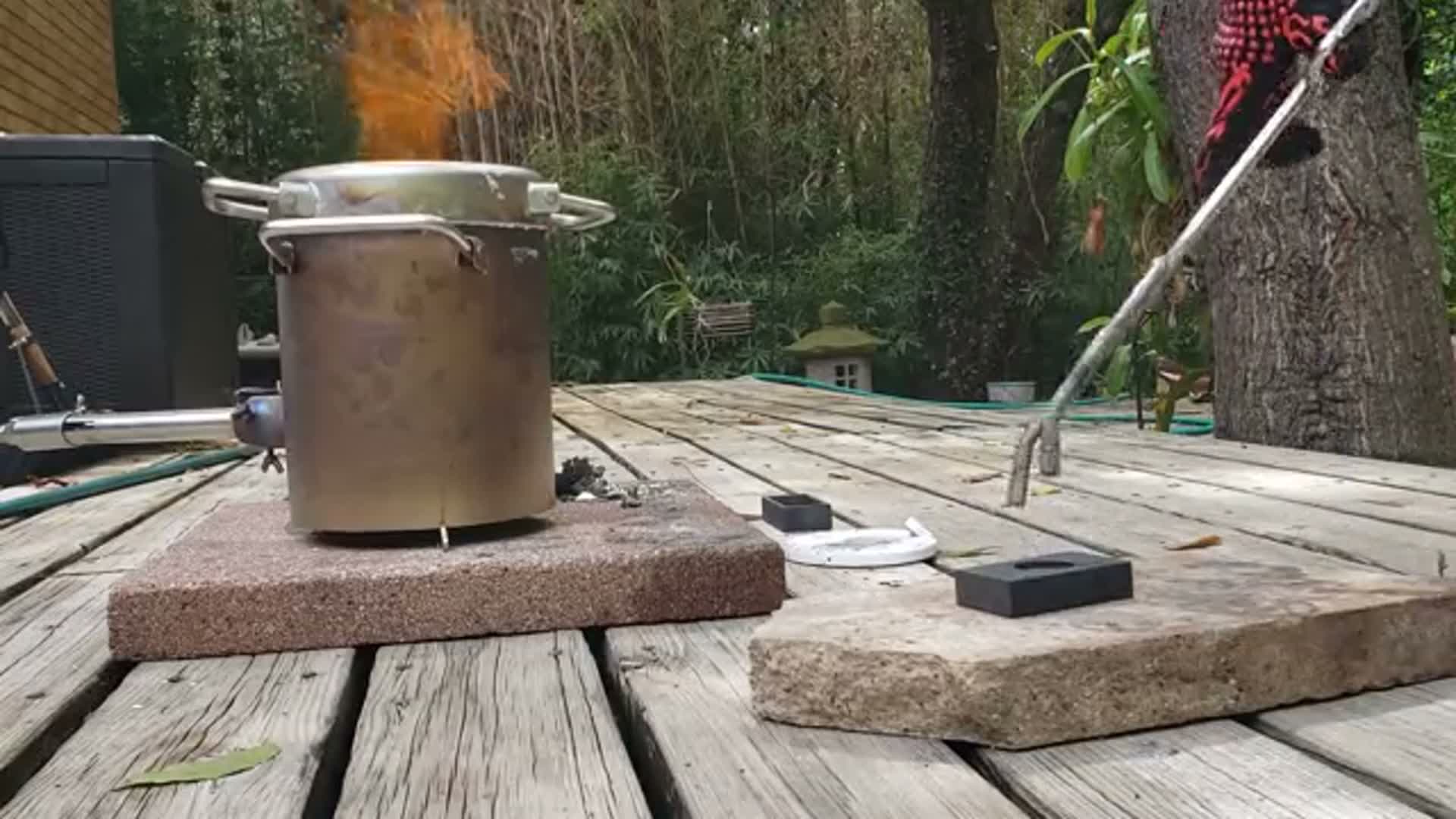 Pouring metal
