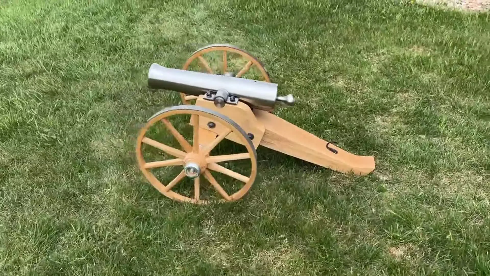 18-inch Napoleon Cannon-Golf Ball — McLennan Cannon Company