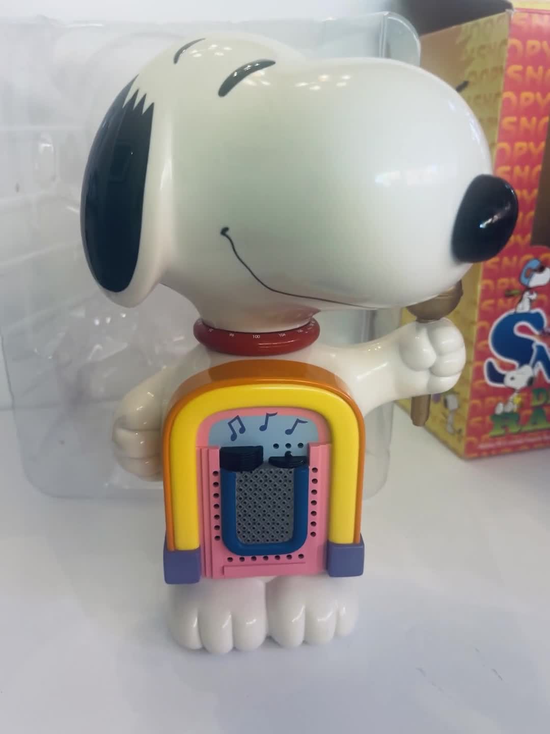 Snoopy Desktop Radio by Alpan Products — Selling Peanuts