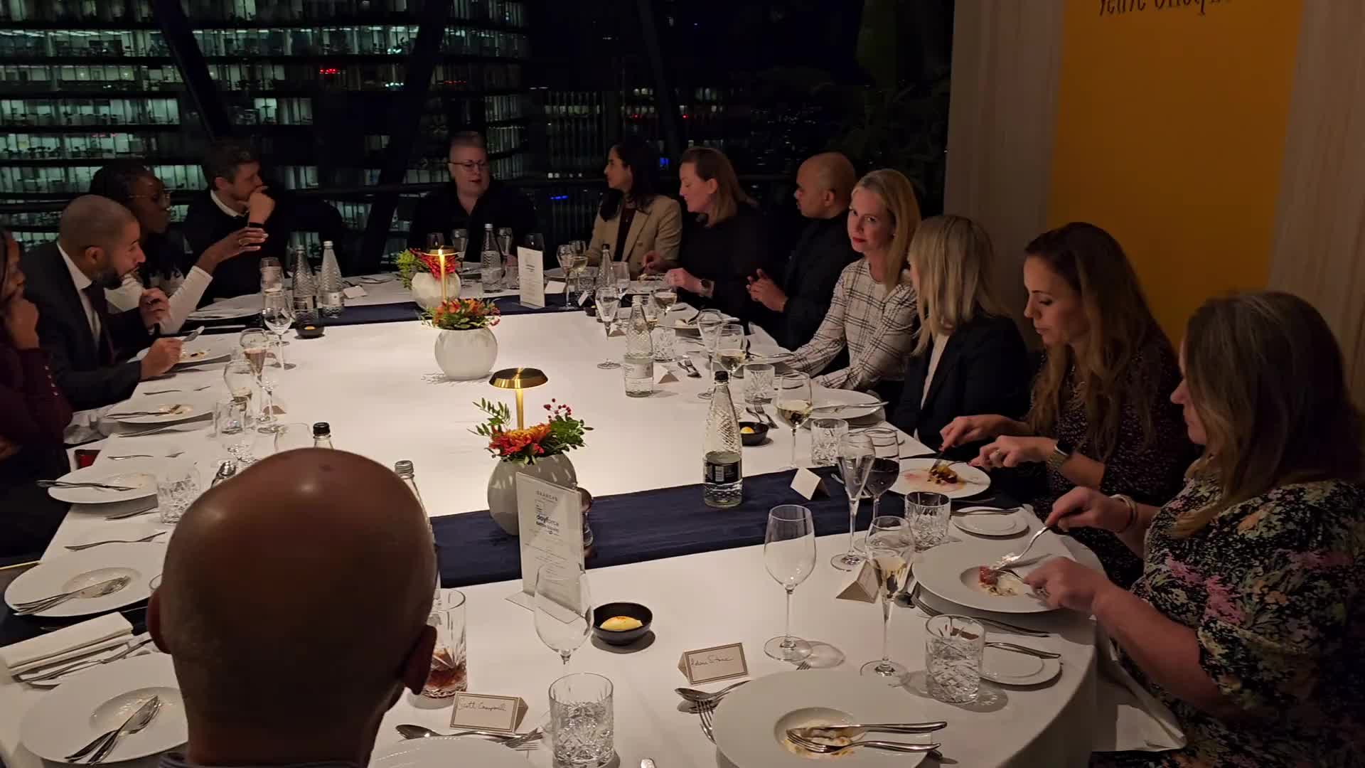 Senior HR leaders sharing a private HR Insight Forum dinner